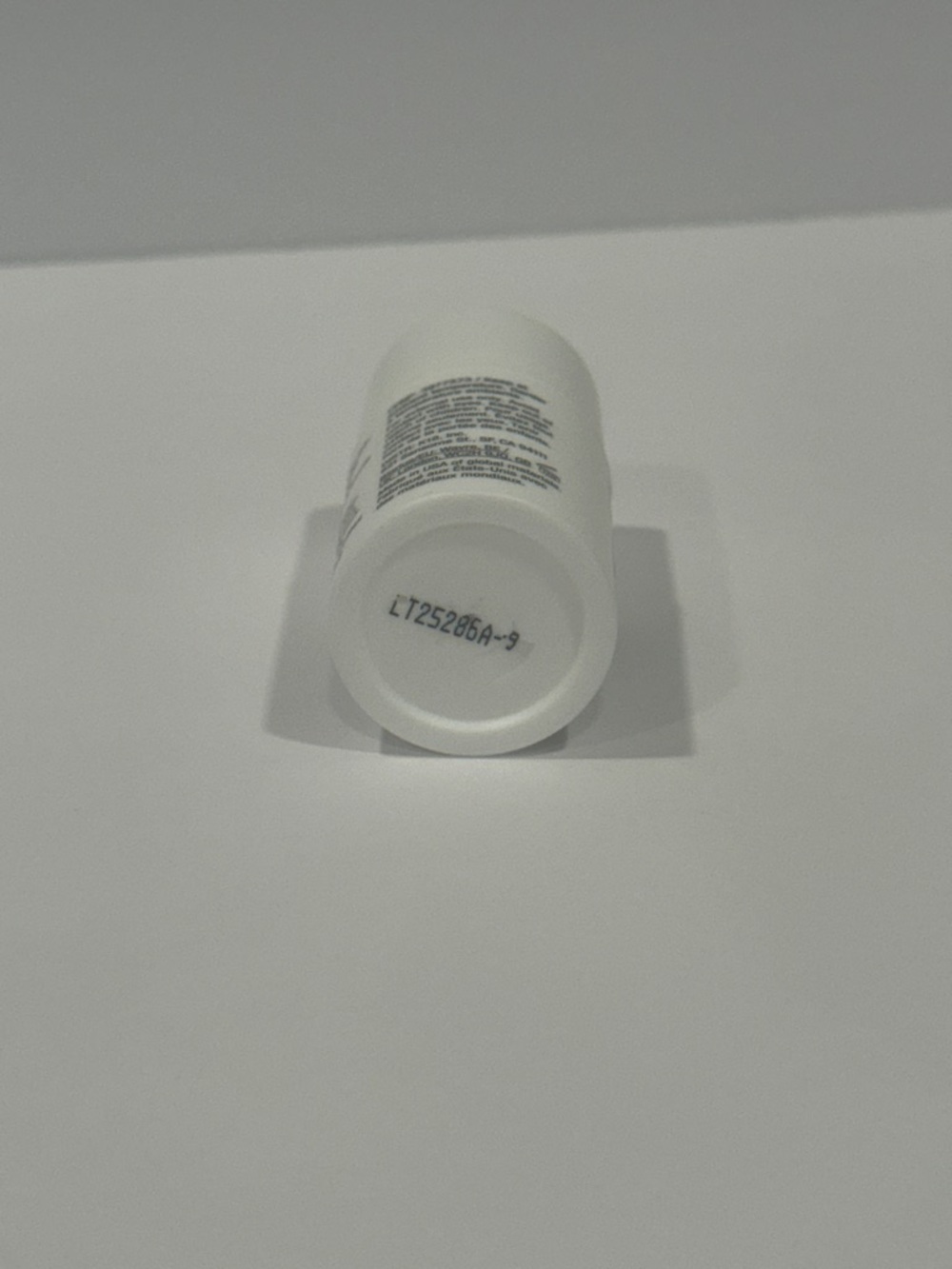 K18 Leave-In Molecular Repair Hair Mask - White - Picture 3 of 3